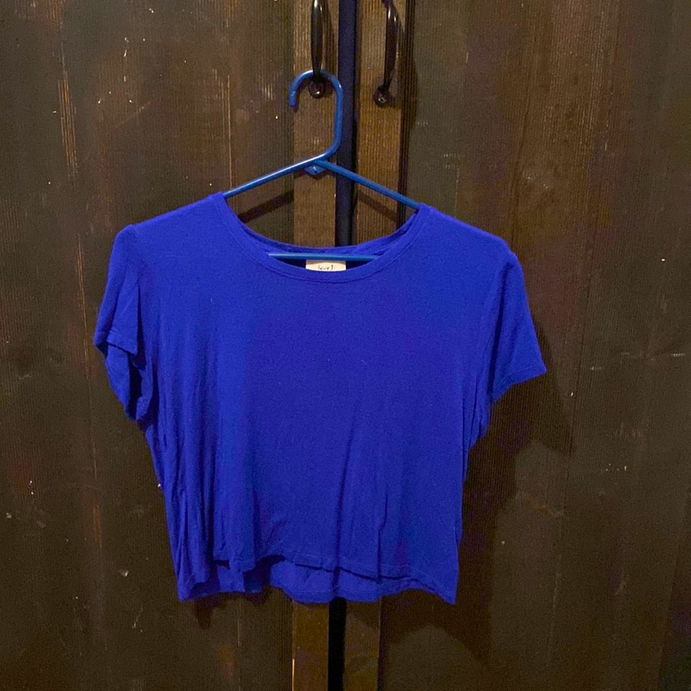 Womens cropped large royal blue tee
